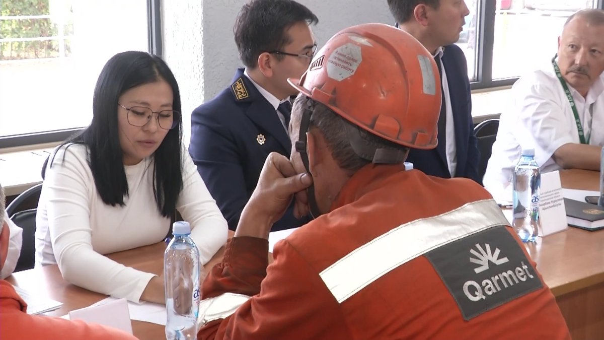 Партия "AMANAT" проводит общественные приемные на металлургическом комбинате в Темиртау