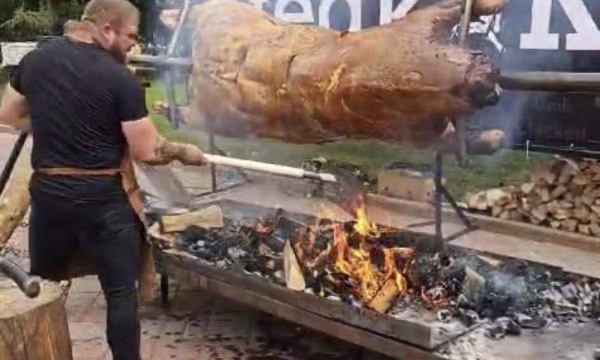 Целиком запеченный бык и гора арбузов: как Усть-Каменогорск отметил День города