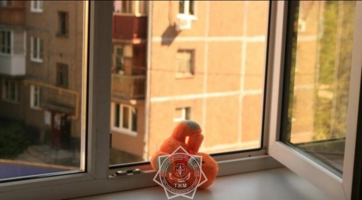 Ребёнок выпал с 4 этажа в Сатпаеве