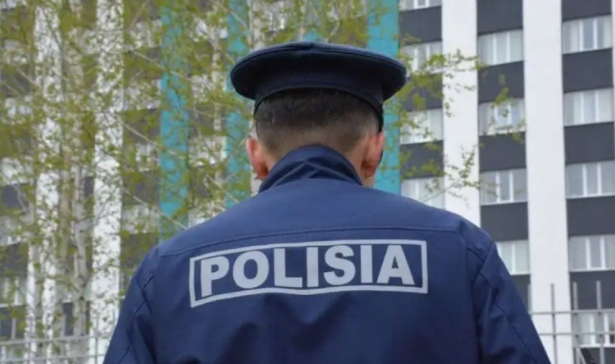 Масаң күйдегі екі ер адам көлік полицейлеріне қарсылық танытты