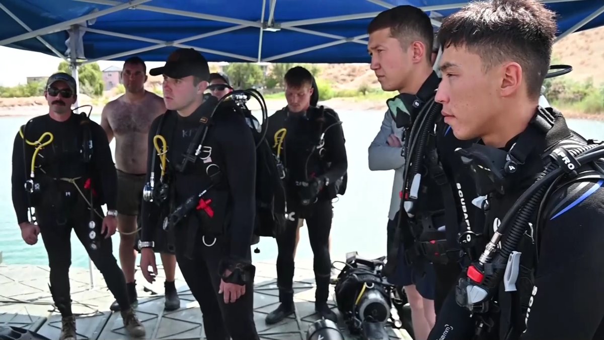 Военные моряки разминировали объекты в Конаеве