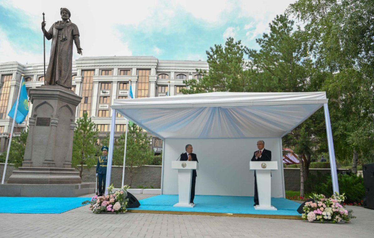 Токаев и Мирзиёев торжественно открыли памятник Навои