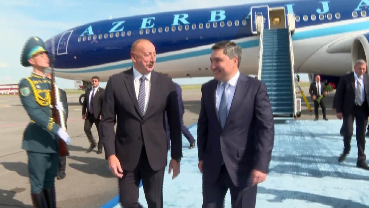 Президент Азербайджана прилетел в Казахстан