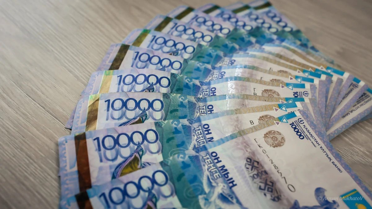 Ақтөбеде университет басшысының әйелі талапкерлерден ақша алған