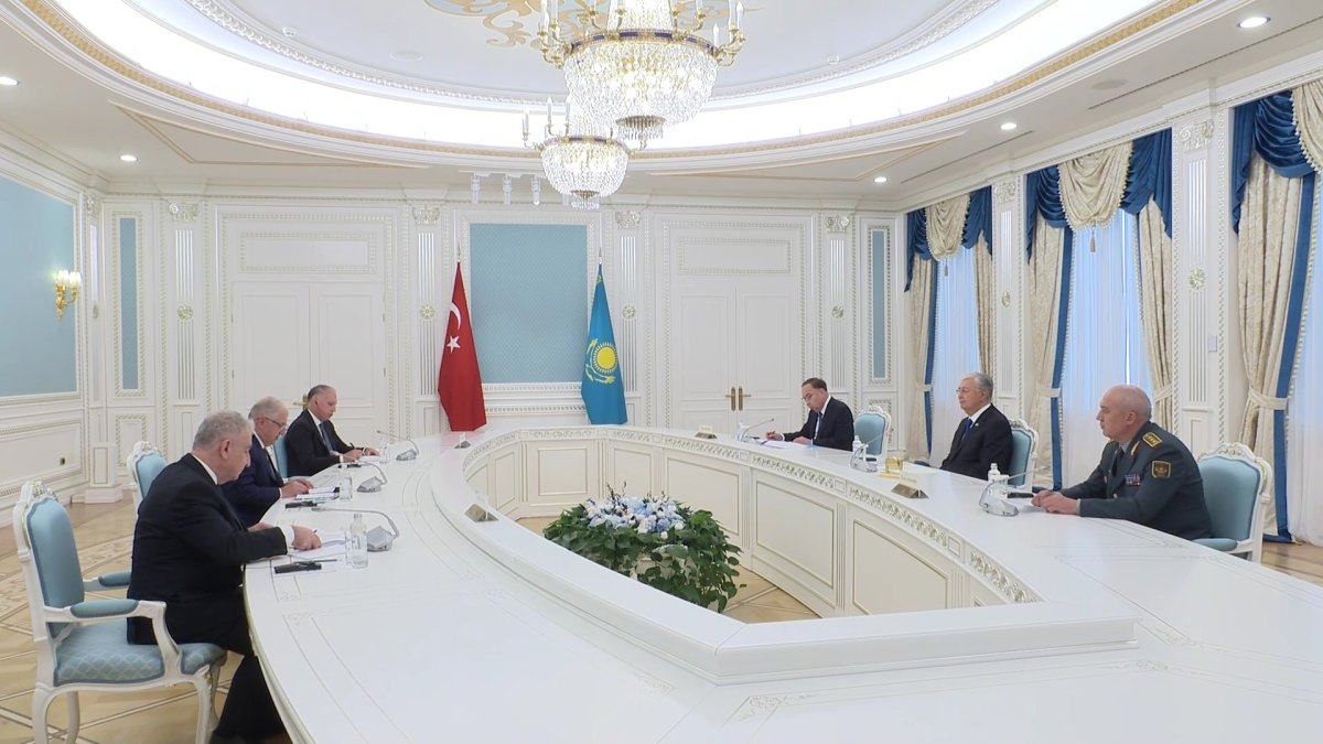 Глава государства принял министра национальной обороны Турции