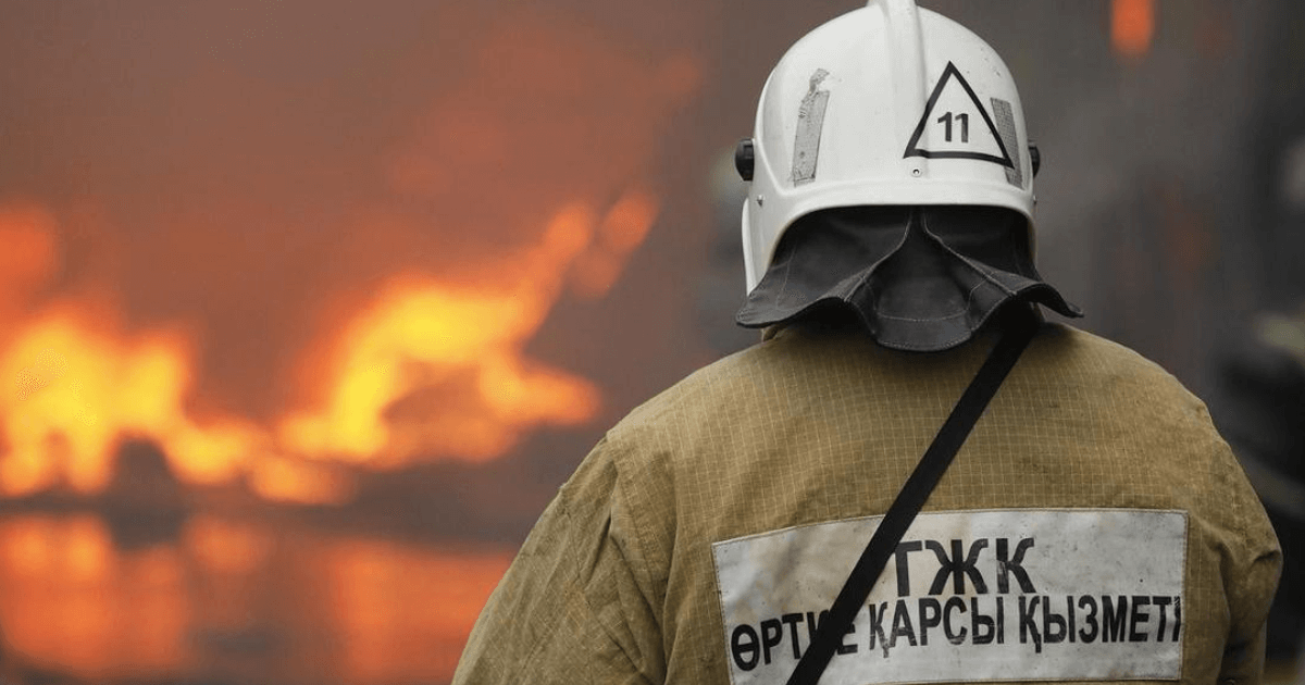 Павлодарда «Квазар» сауда үйінен өрт шығып, 150 адам эвакуацияланды