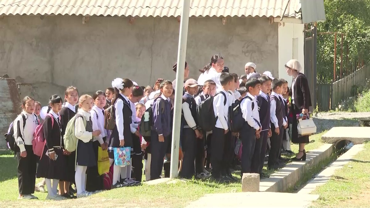 Түркістан облысындағы Кеңесарық ауылының балалары күнделікті 22 шақырым жерге мектепке қатынап жүр