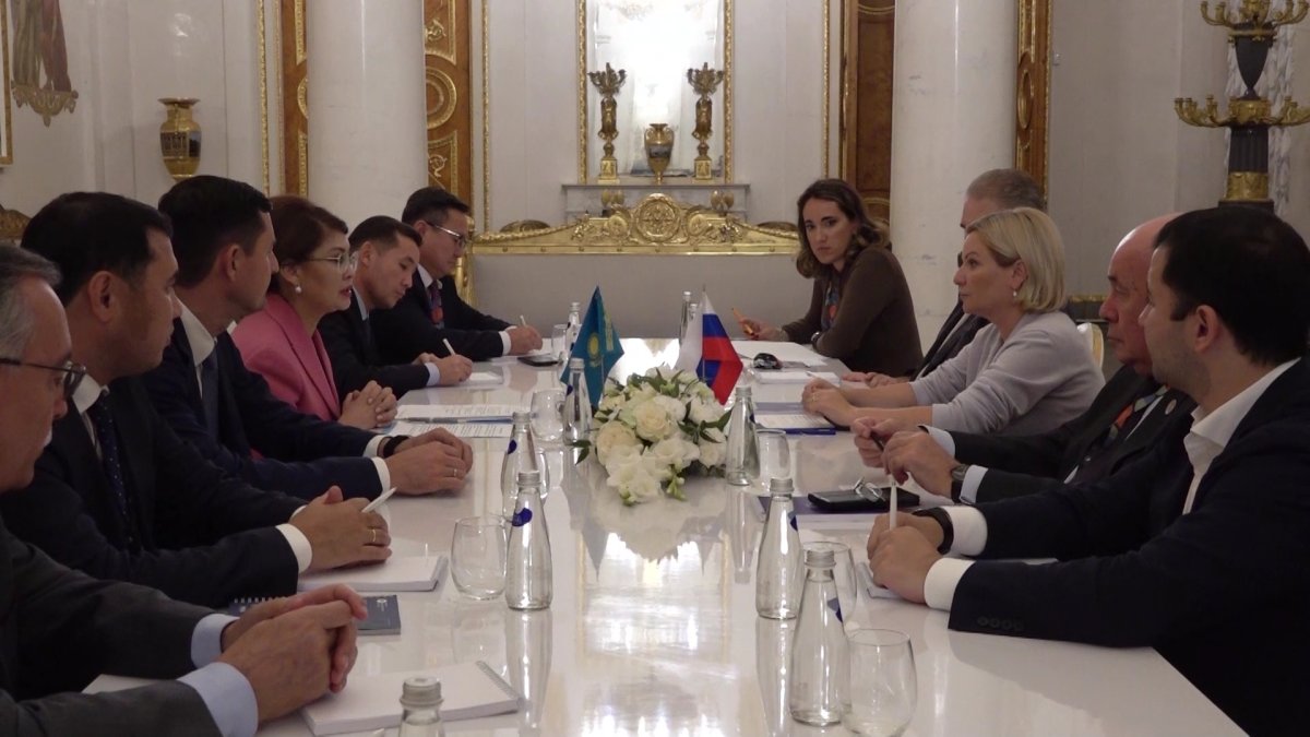 Мәдениет және ақпарат министрі Санкт-Петербургте ресейлік әріптесімен кездесті