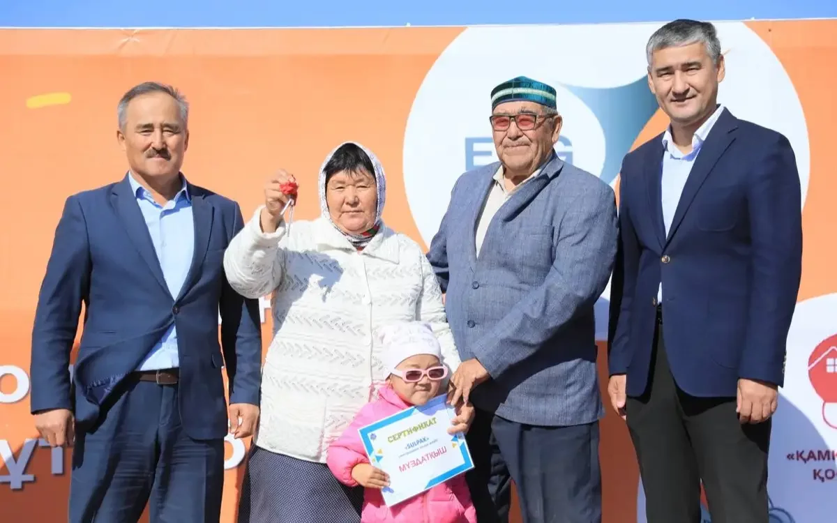 Ақтөбенің Ақкемер ауылында 16 үйдің кілті берілді