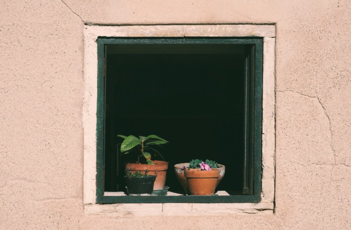 Девочка-подросток выпала из окна 5 этажа в Щучинске