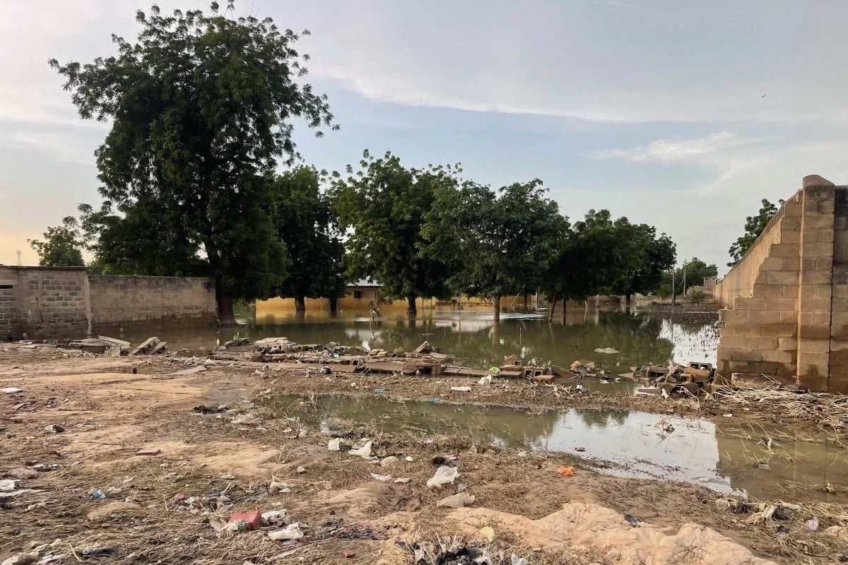 Нигерияда су тасқынынан кейін 300-ге жуық сотталушы түрмеден қашып кетті