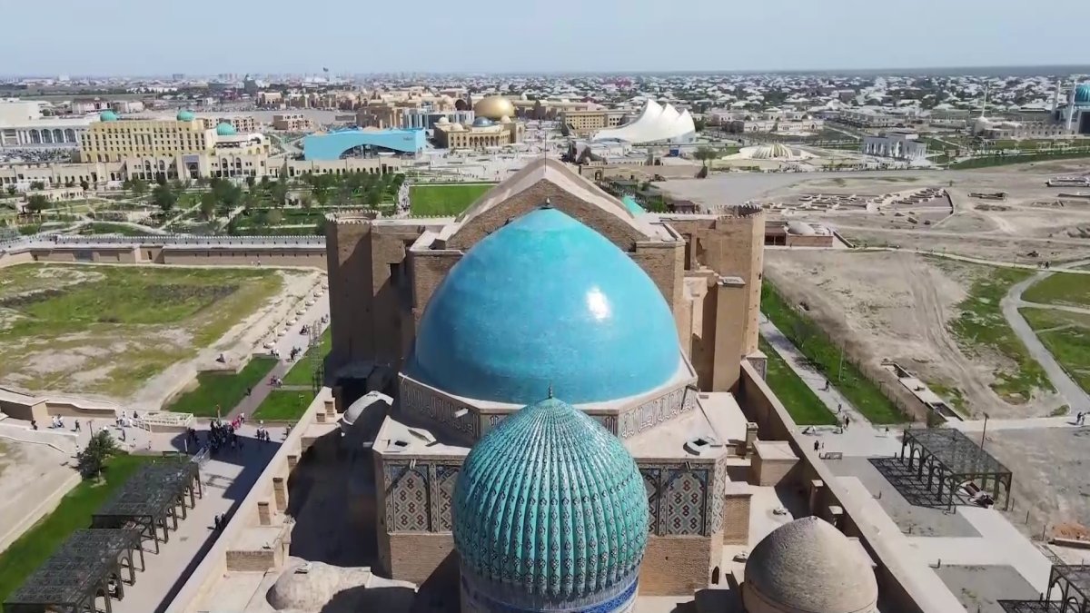 Строительство вокруг мавзолея Ходжа Ахмеда Ясауи хотят ограничить в Казахстане