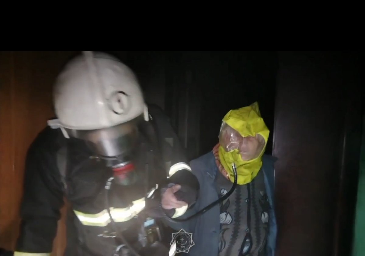 Второй крупный пожар за сутки: женщина госпитализирована в результате пожара в многоэтажке Петропавловска