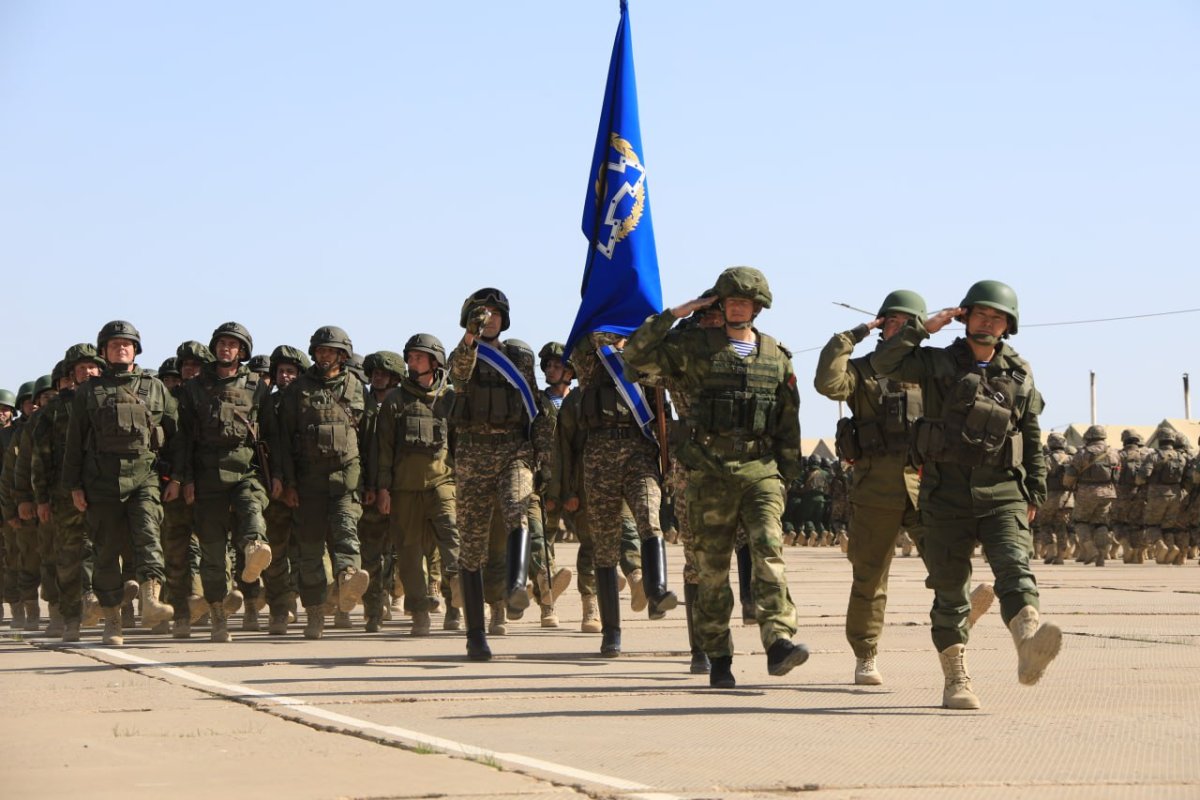 О прибытии иностранных войск и техники предупредили казахстанцев