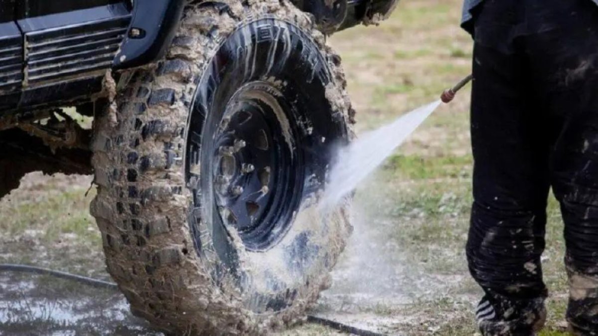 Алматыда 150-ден аса жүк көлігінің жүргізушісі жолды ластағаны үшін жазаланды