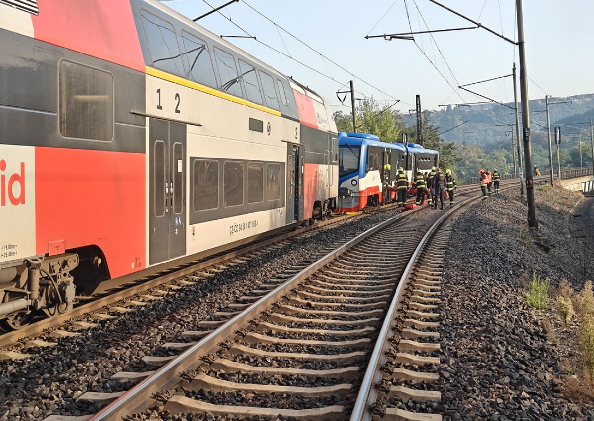 35 человек пострадали при столкновении поездов в Чехии