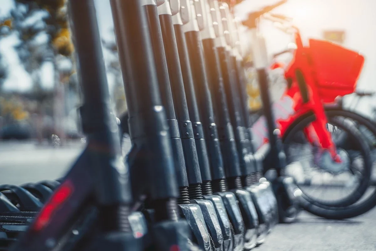 Алматыда 1,5 мыңнан астам мопед айыппұл тұрағына қойылды