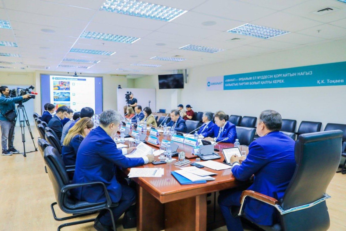 На заседании Республиканского совета по региональному развитию «AMANAT» обсудили важность АЭС