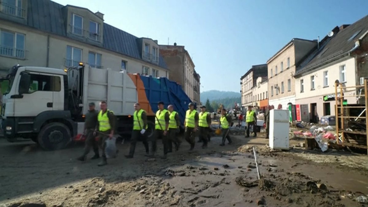 Восстановление Чехии после сильнейшего наводнения займет месяцы, а может и годы, - президент Чехии