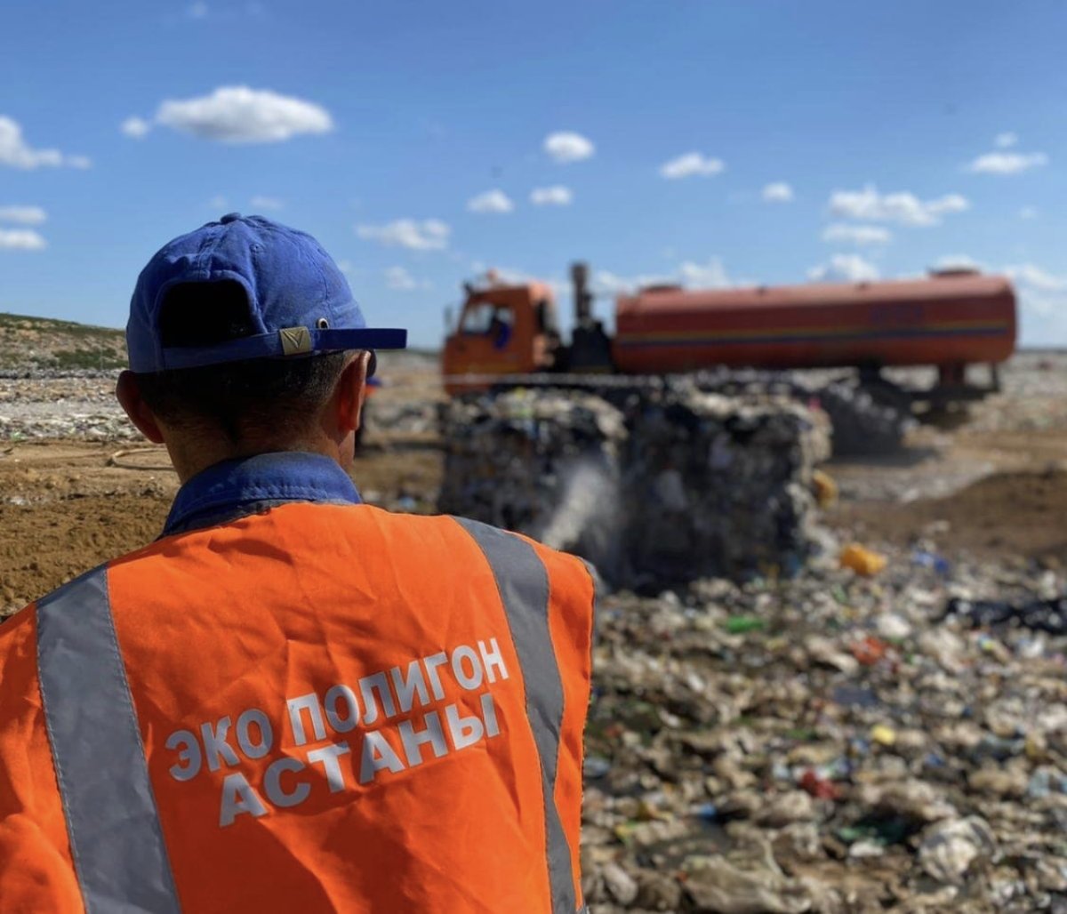 Мусорный полигон горит под Астаной