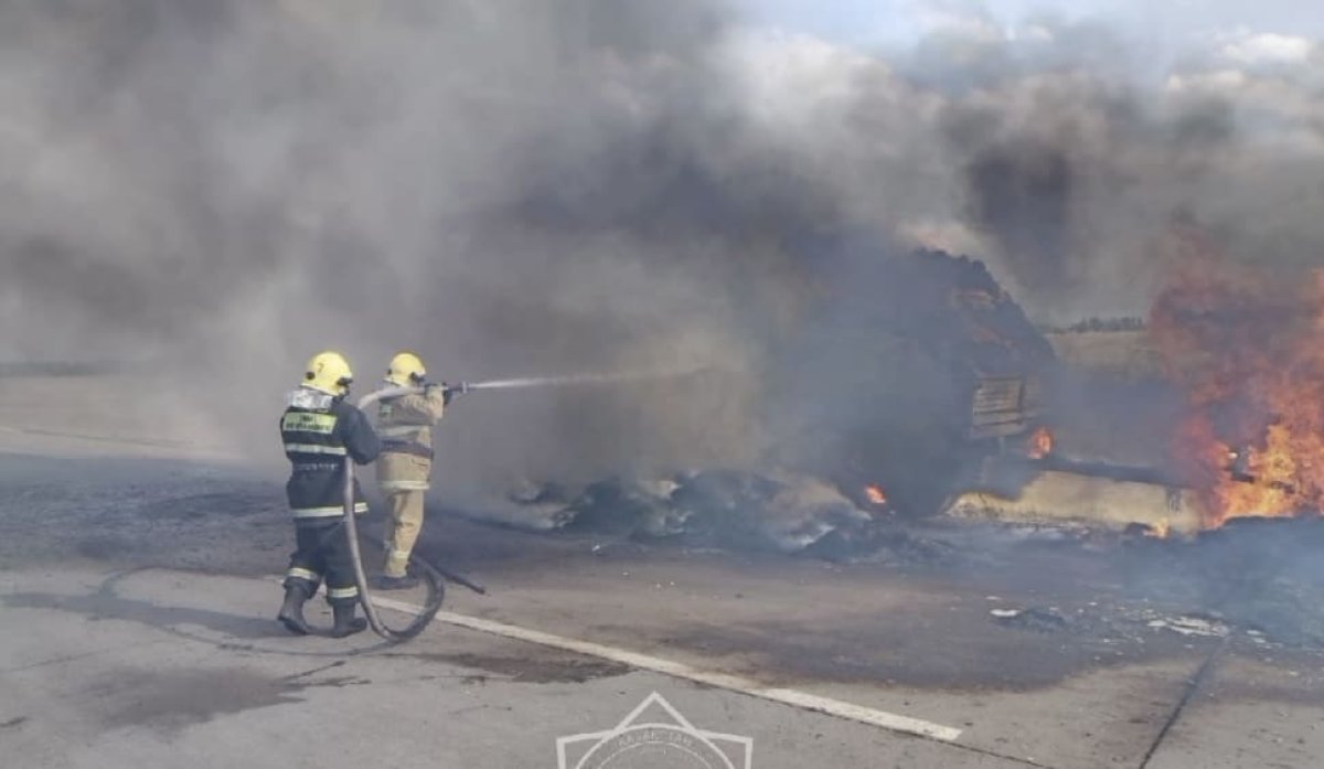 10 авто сгорели в Казахстане