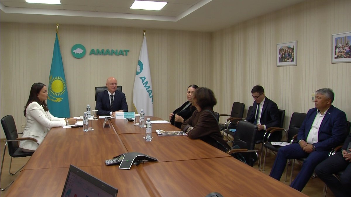 "AMANAT" партиясының Республикалық қоғамдық қабылдауында тұрғындар құрылысқа қатысты шағымдарын айтты