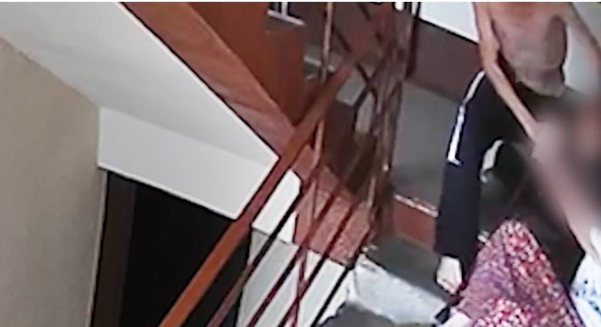 Изгонял бесов: сын более 40 раз ударил пожилую мать молотком