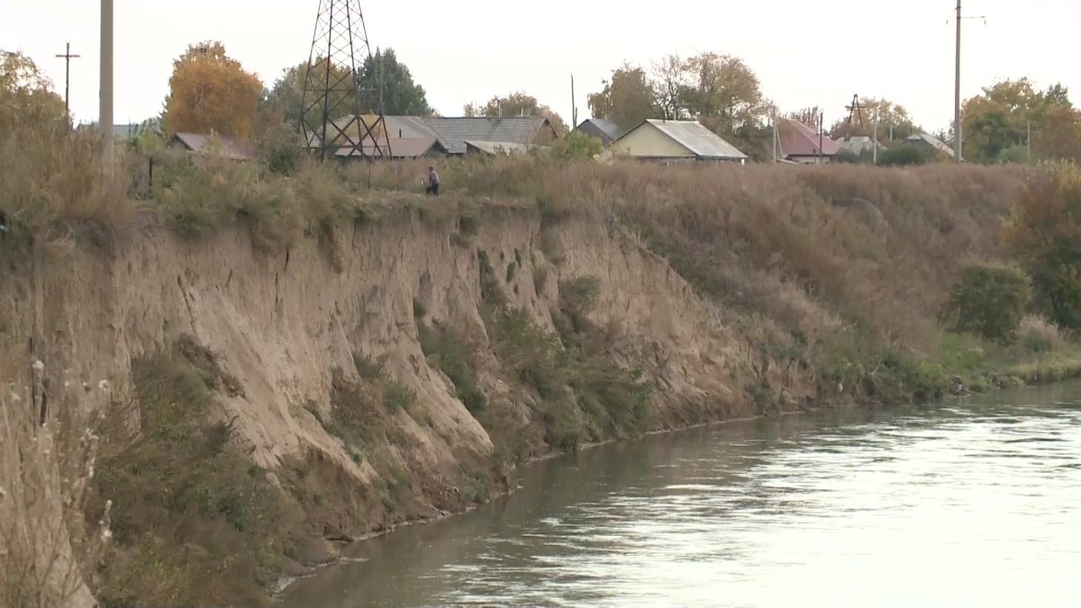 В ВКО углубляют русло Иртыша, чтобы спасти села от размыва береговой линии