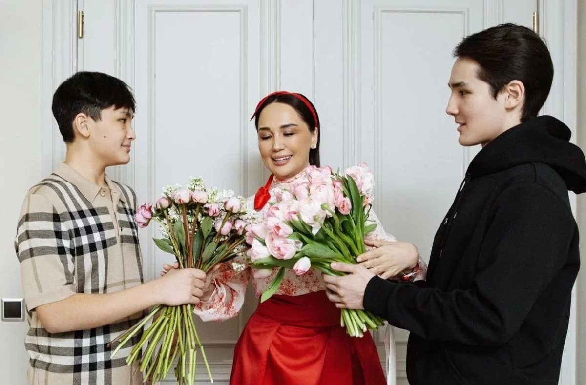 "Әкем өмірден өткен күні ересек адамға айналдым": Ләйлә Сұлтанқызының ұлдары алғаш рет әкелері туралы айтты