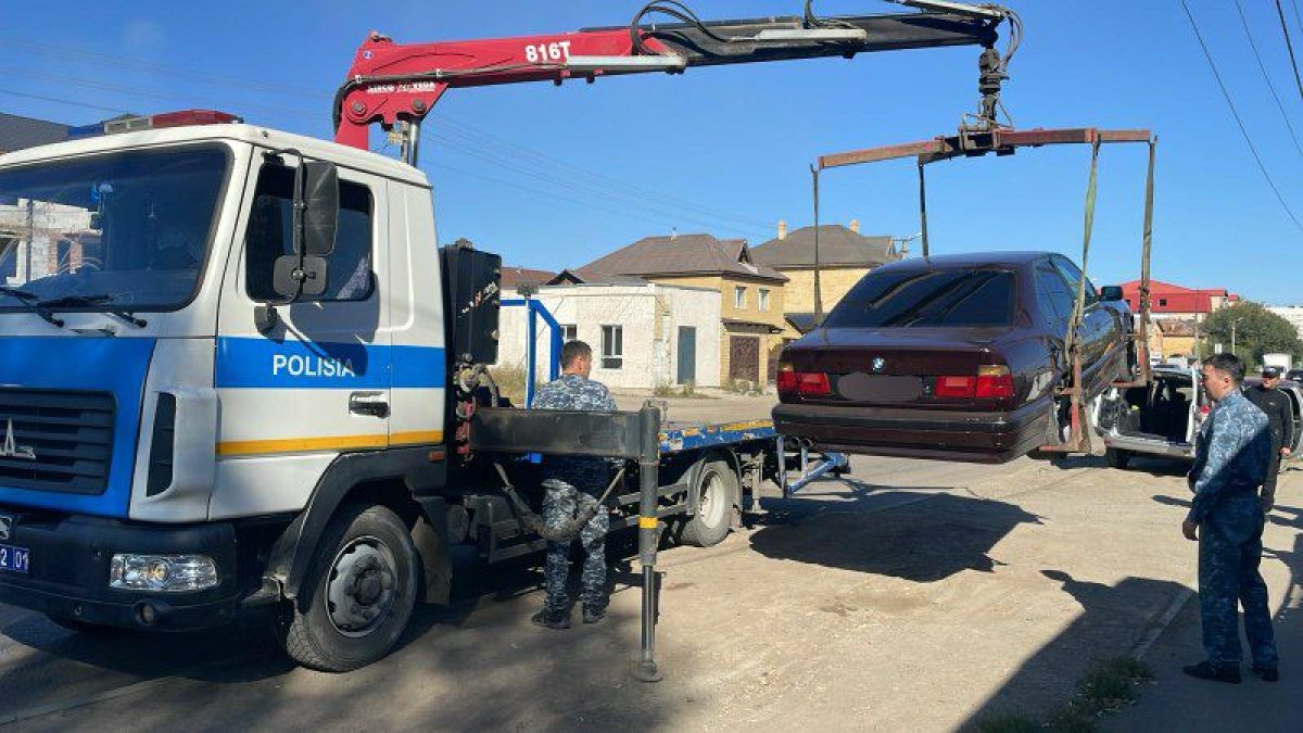 У астанчанина забрали машину за выезд на встречную полосу