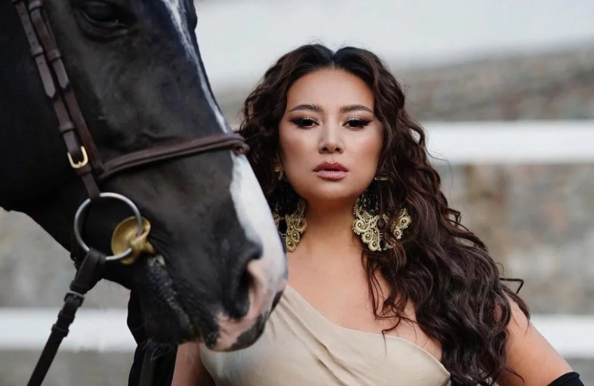 "Ертеңгі күнімді ойламаймын": Мадина Сәдуақасова ақша жинай алмайтынын мойындады