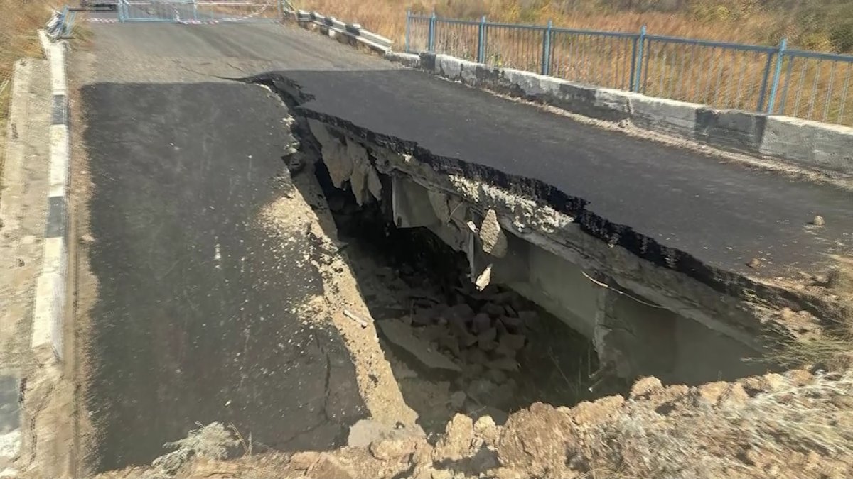 ЧП в ВКО:  районе Алтай частично обрушился мост