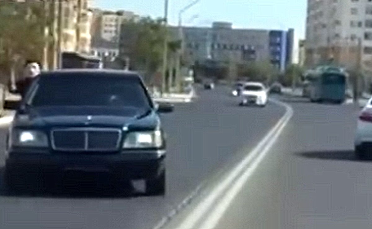 Задом по «встречке»: лихача задержали в Актау