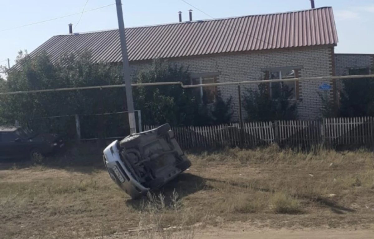Подросток за рулем Toyota Camry перевернулся в селе ЗКО
