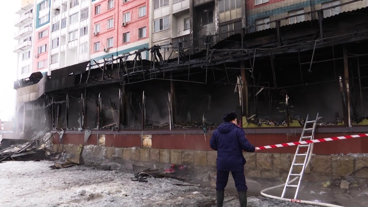 Семь квартир и торговый дом пострадали в результате крупного пожара в Петропавловске