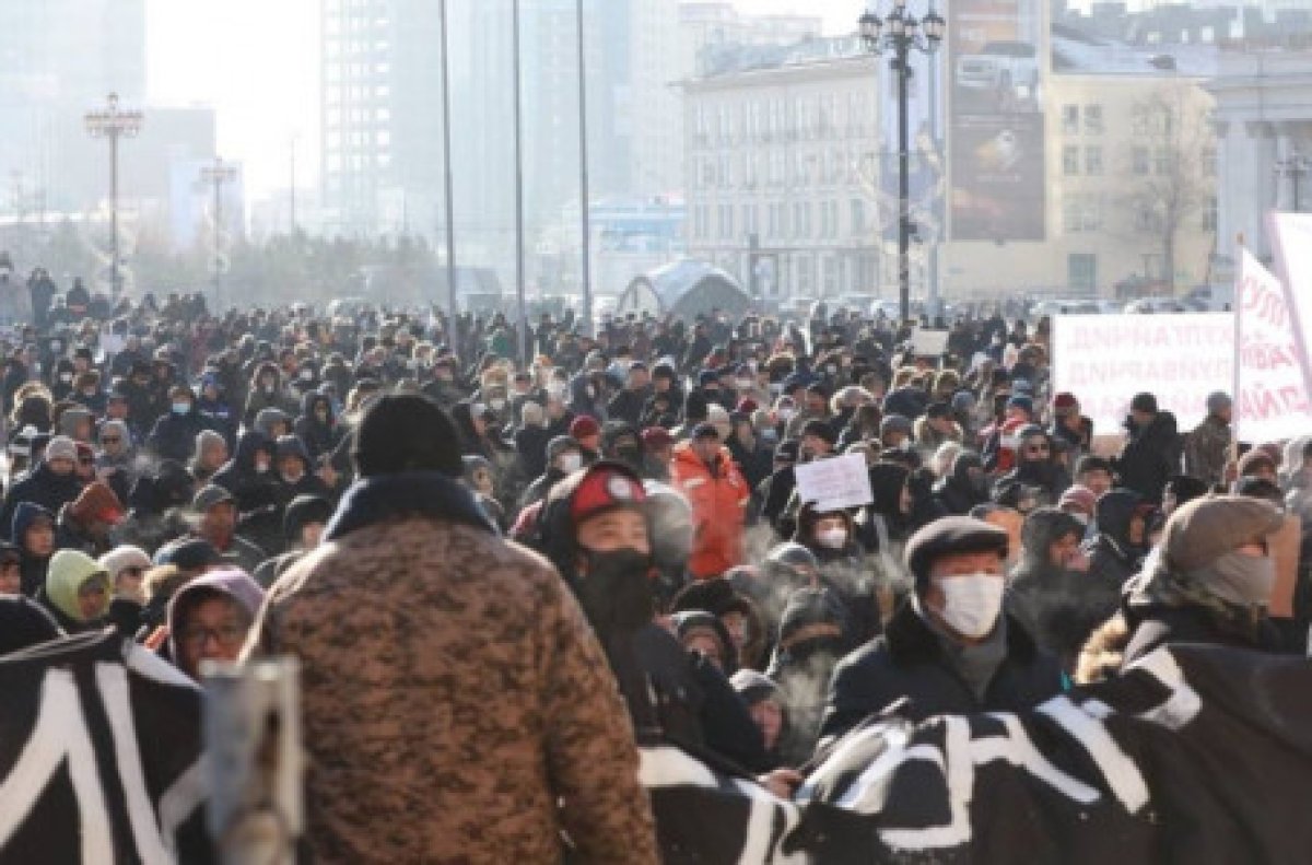 Моңғолияда наразылық білдірушілер үкіметтің отставкаға кетуін талап етіп жатыр