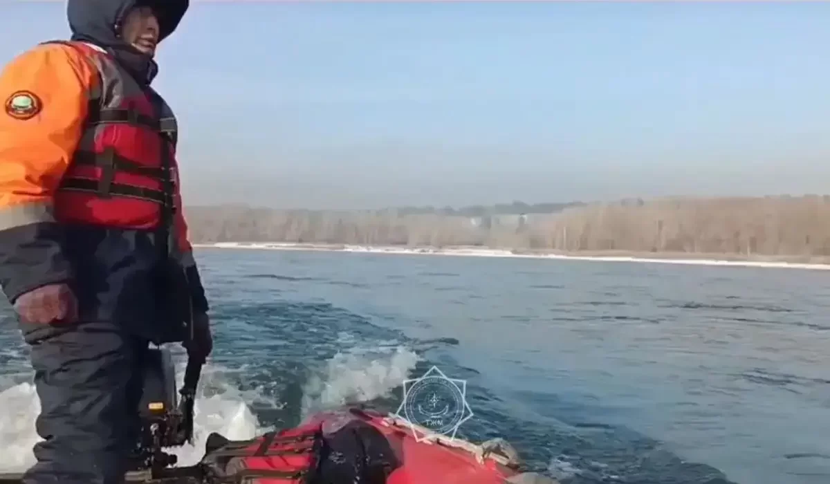 Ертіс өзеніне түсіп кеткен көліктің ішінен бір адамның мәйіті табылды