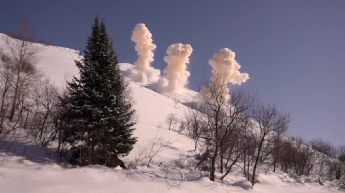 Лавины спустили на востоке Казахстана