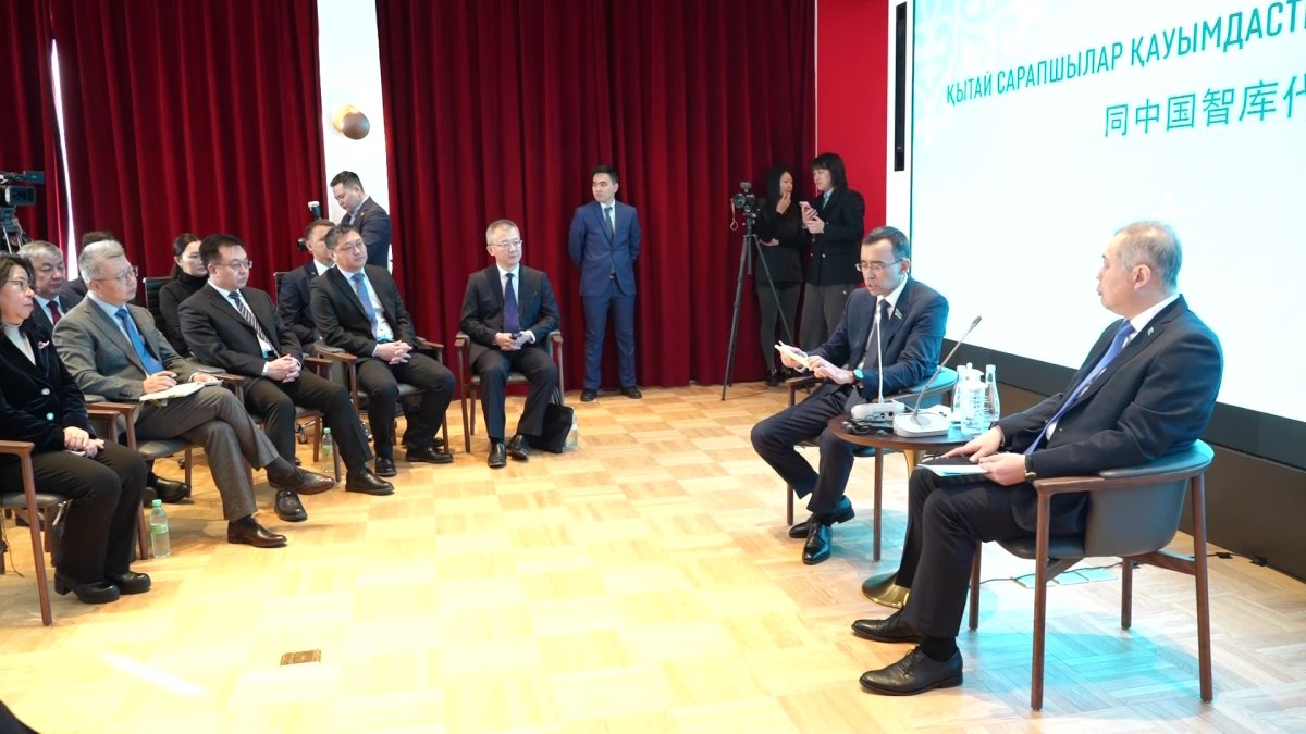 Мәулен Әшімбаев Чжэцзян провинциясының губернаторымен кездесті