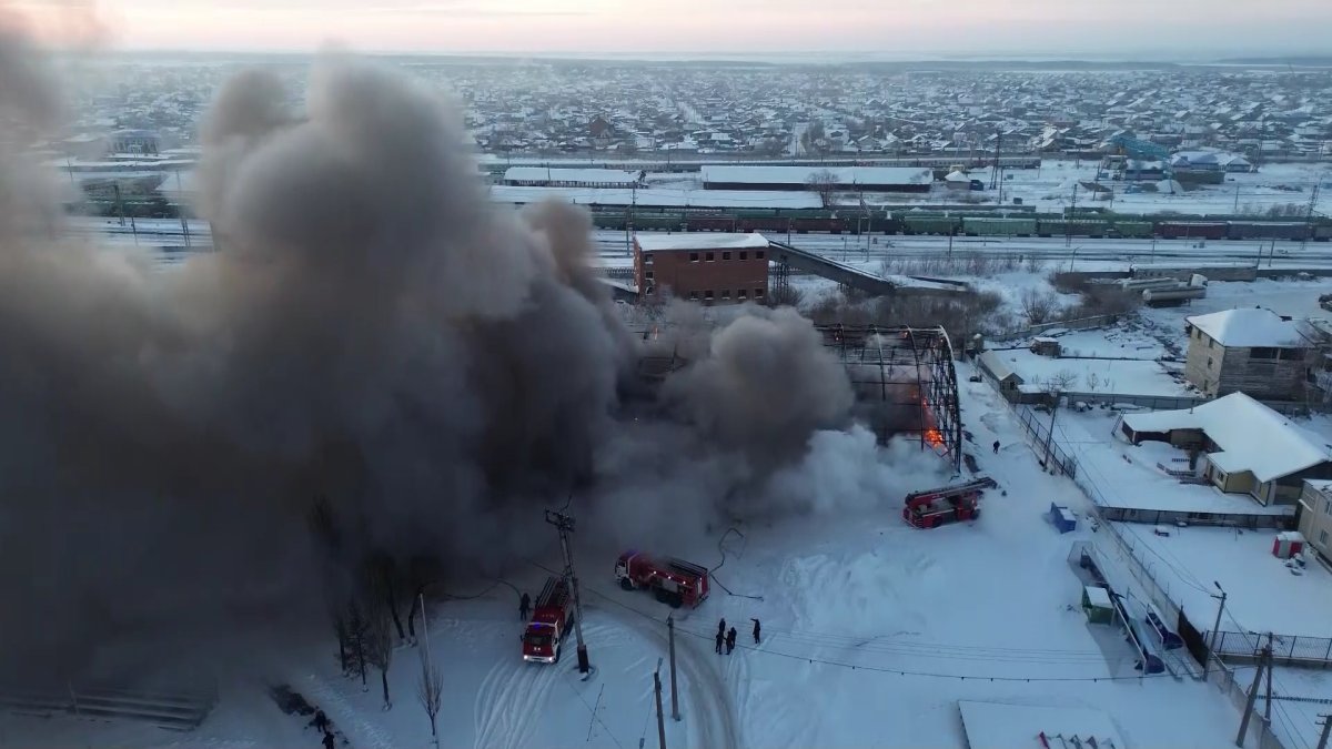 Қызылжарда футбол манежі өртеніп кетті