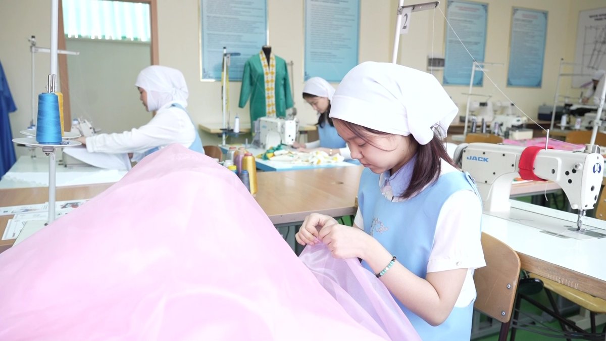 Диплом колледжа одновременно со школьным аттестатом получат около 200 столичных школьников