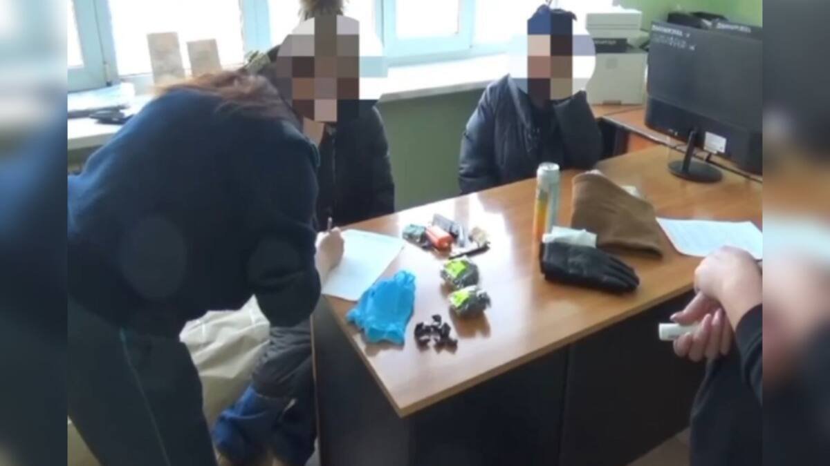 Женщина с маленьким ребенком разносила наркотики в Риддере