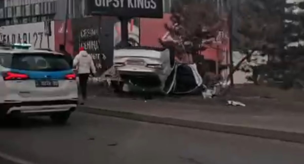 Авто перевернулось в Алматы: погибла женщина-пешеход