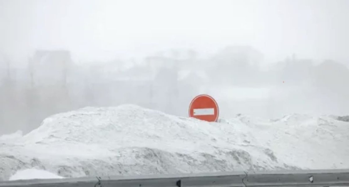 Дороги в центре и юго-востоке Казахстана закрывают из-за непогоды