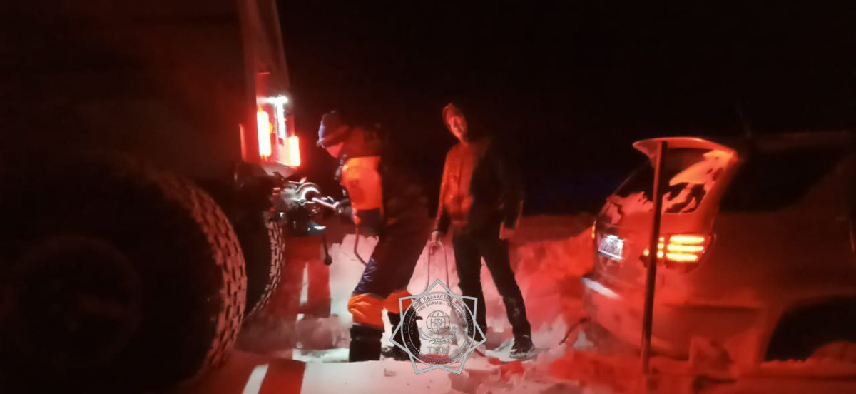 Граждан России, Таджикистана и Узбекистана эвакуировали с казахстанской трассы