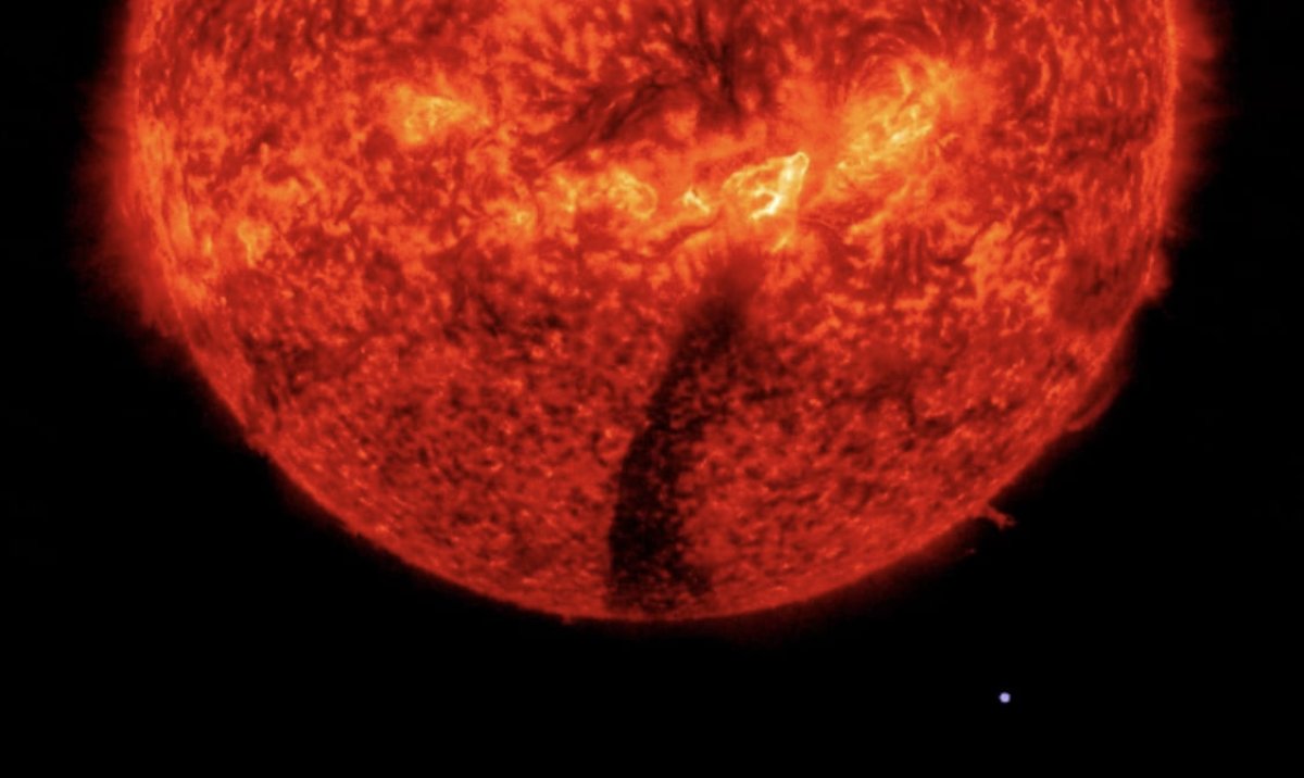 Редкие "чёрные выбросы" произошли на Солнце (ВИДЕО)