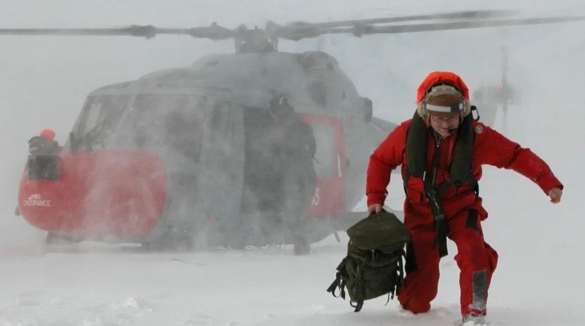 Для работы в Антарктиде ищут поваров и электриков