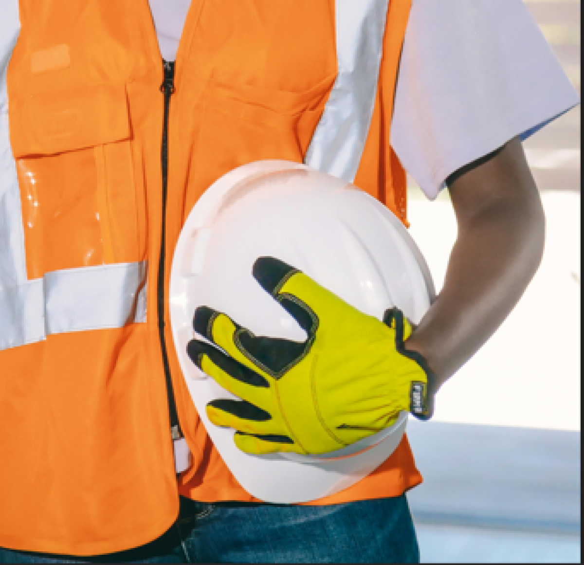 Двое рабочих сорвались с высоты в Атырау: один из них погиб.