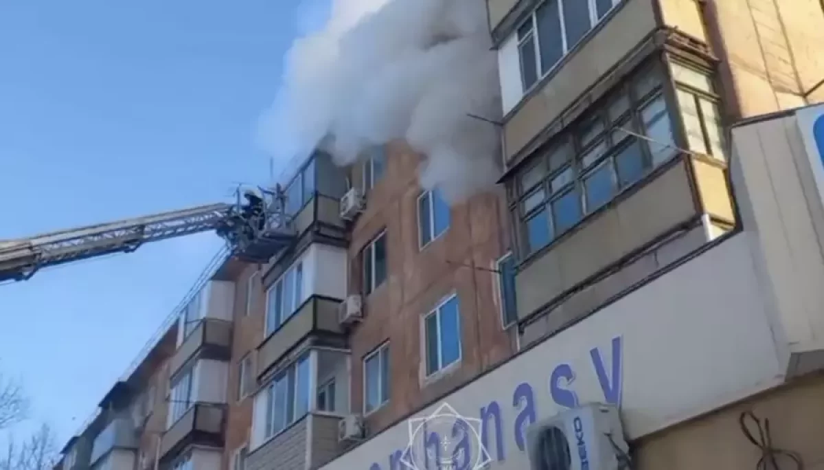 Семейдегі тұрғын үйде өрт шықты: 25 адам эвакуацияланды