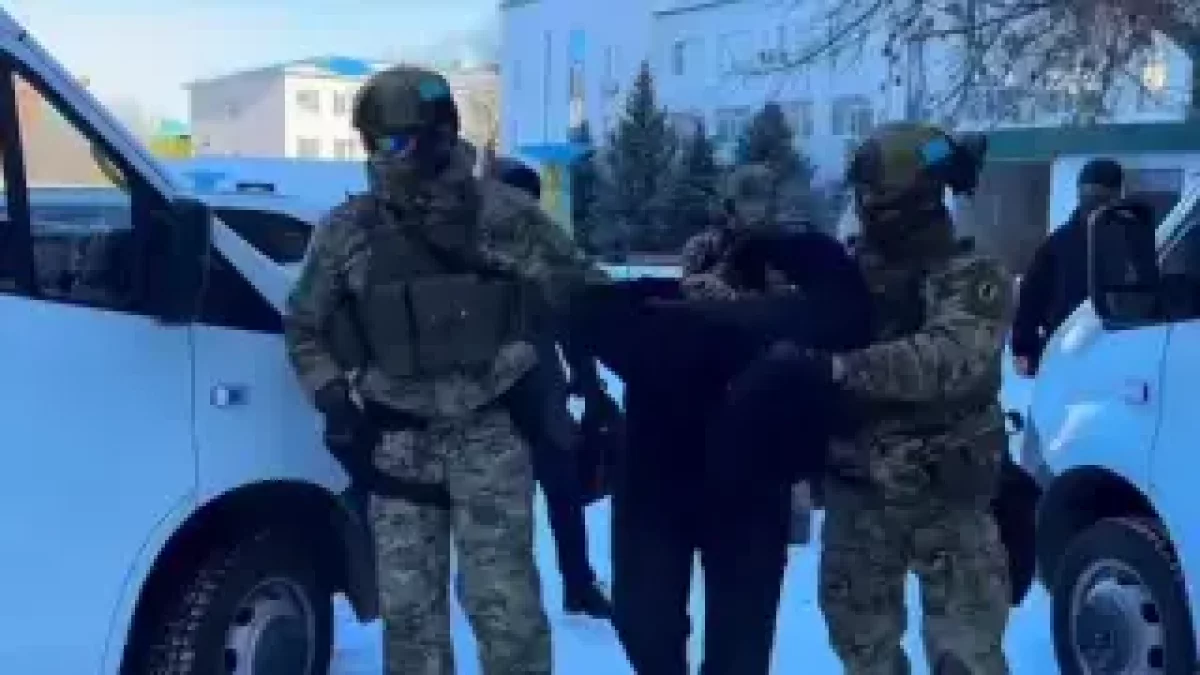 Оқу орнында ақша бопсалаған. Ақтөбеде бір топ студенттер ұсталды